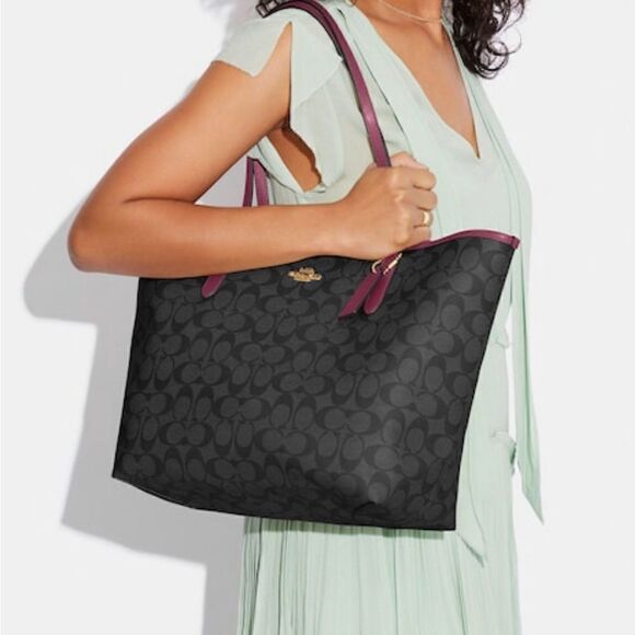 🍀🌷NWT! | Coach City Tote Handbag Signature Canvas Msrp:$398.00 - Picture 5 of 12